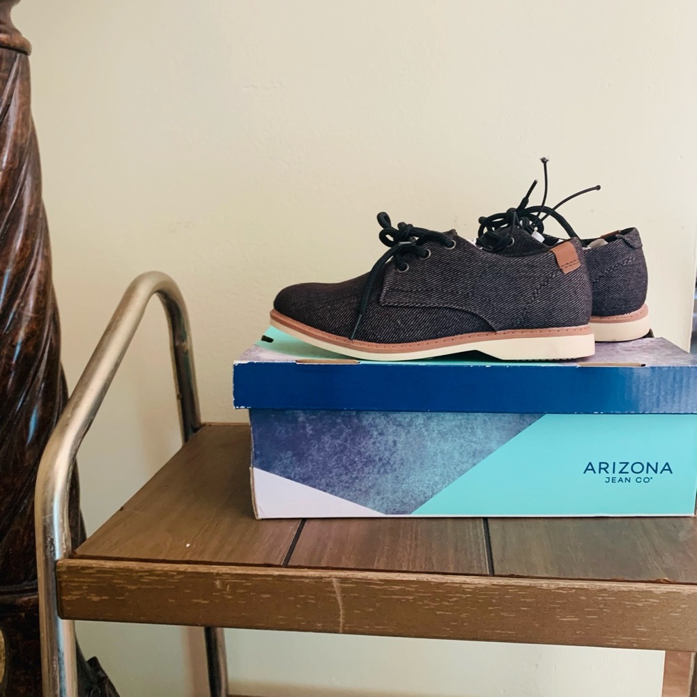 BRAND NEW Arizona Jean Co. Kids shoes - boys size: 13 #gendernurtral (I feel…)😍